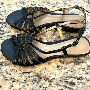 Jaclyn & Smith black sandals size 7W